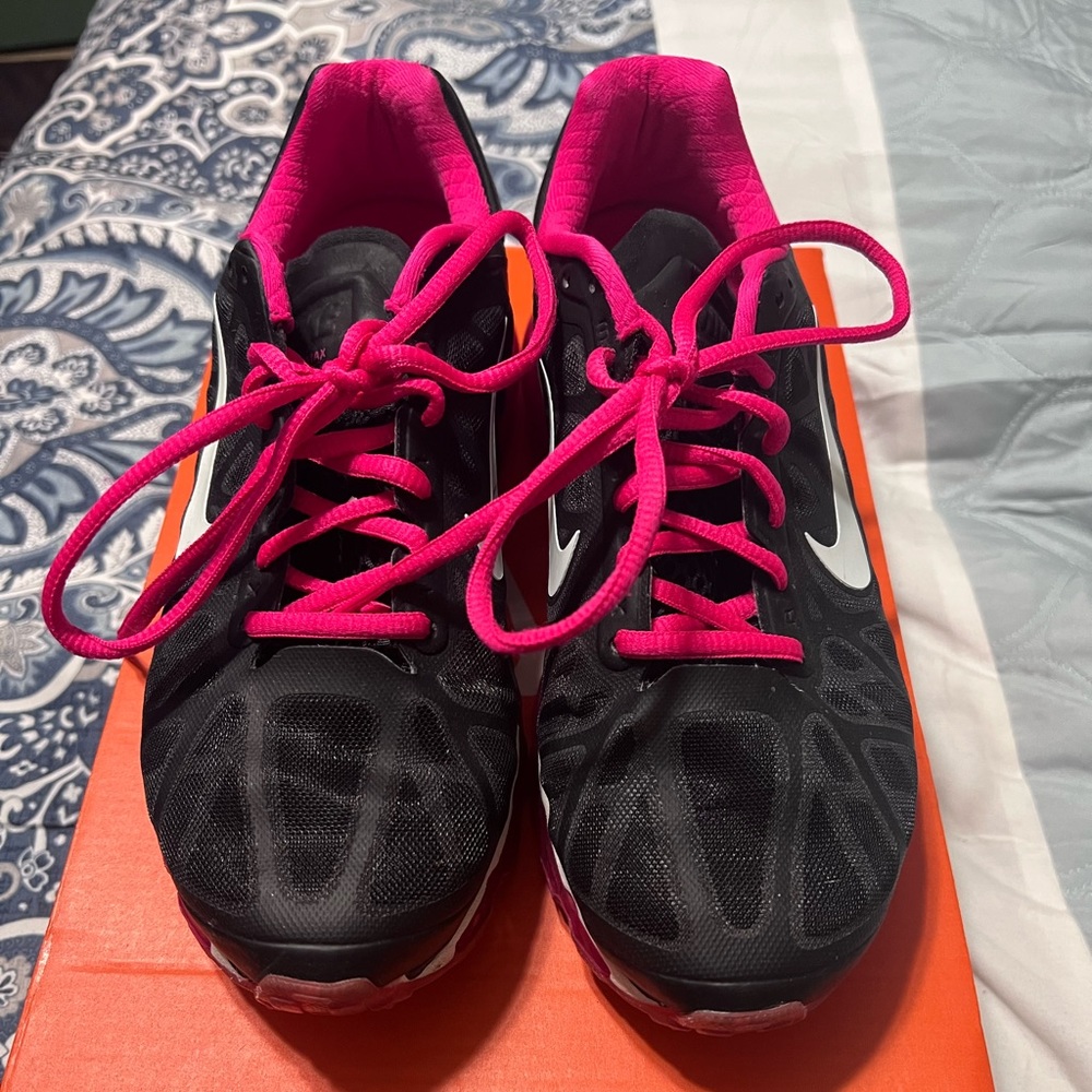 Women’s size 8 Nike Air Max.